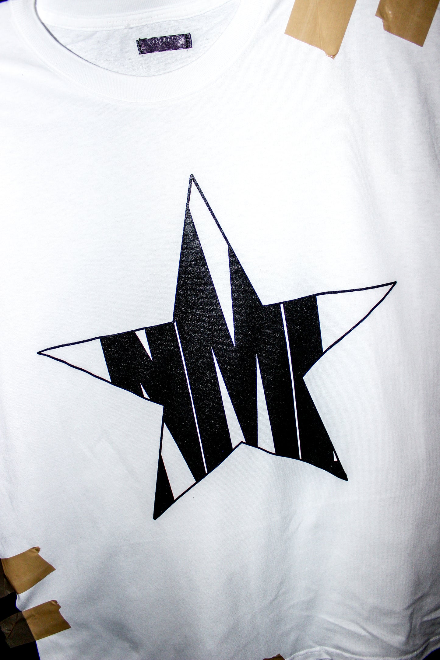 ONLY STARS " Playera manga corta en blanco con negro