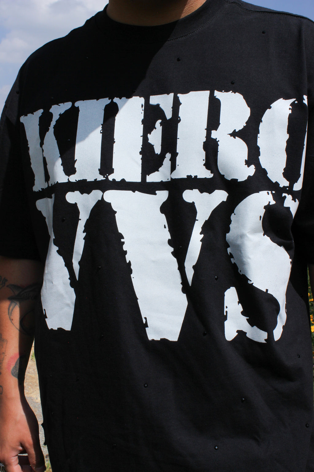 Playera con pedrería KIERO VVS "