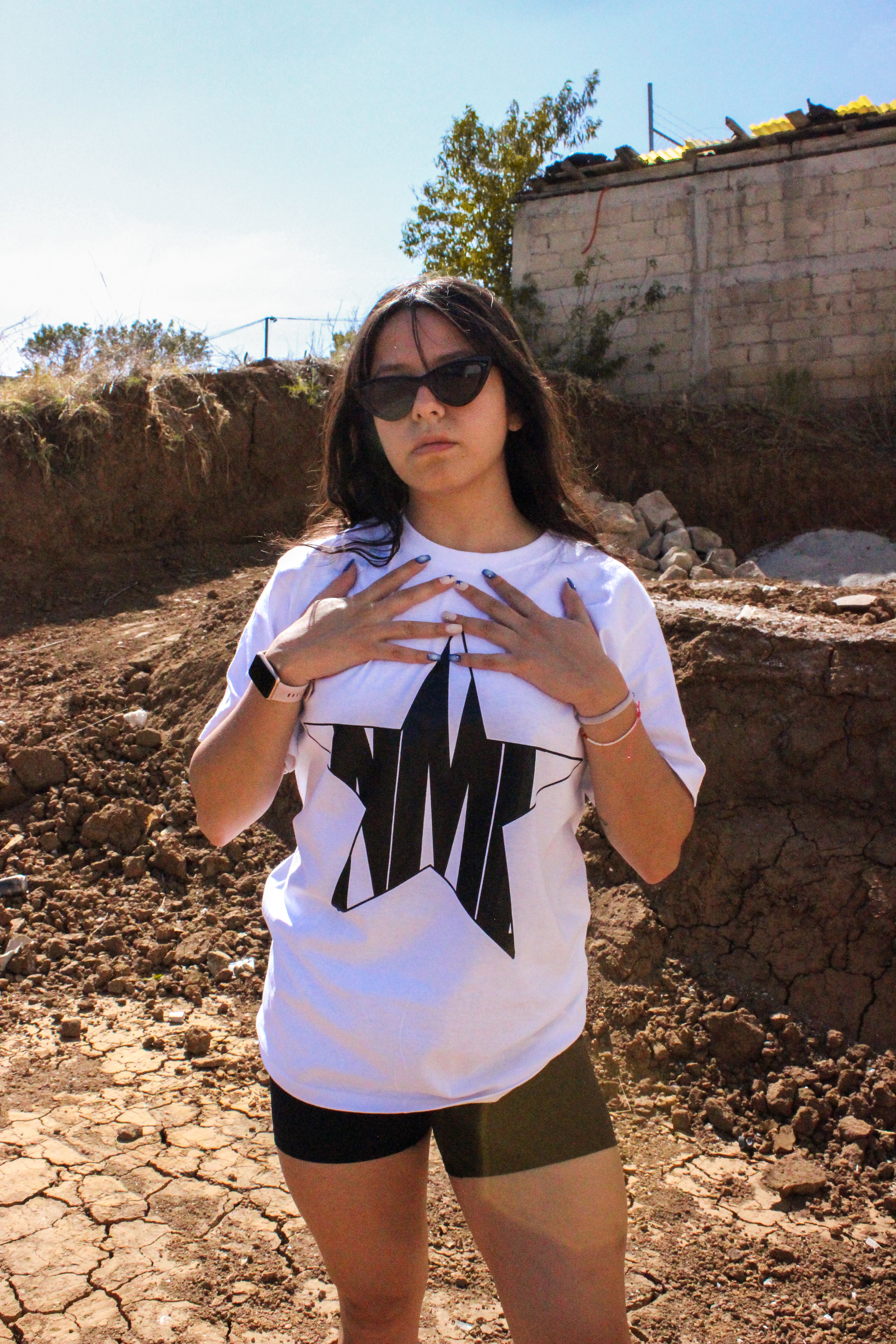 ONLY STARS " Playera manga corta en blanco con negro