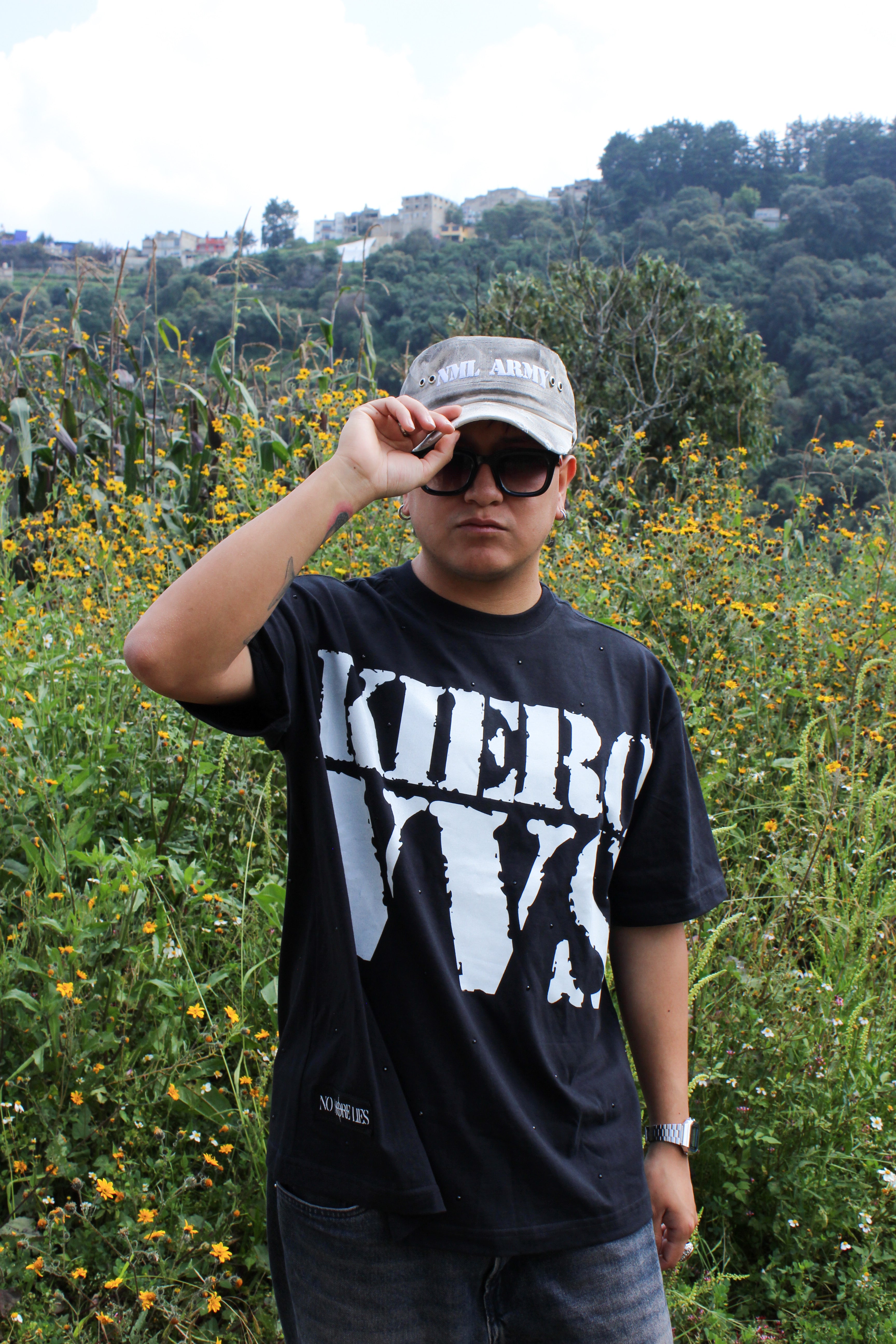 Playera con pedrería KIERO VVS "