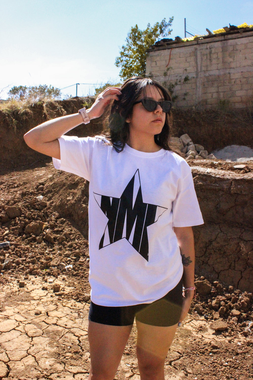 ONLY STARS " Playera manga corta en blanco con negro