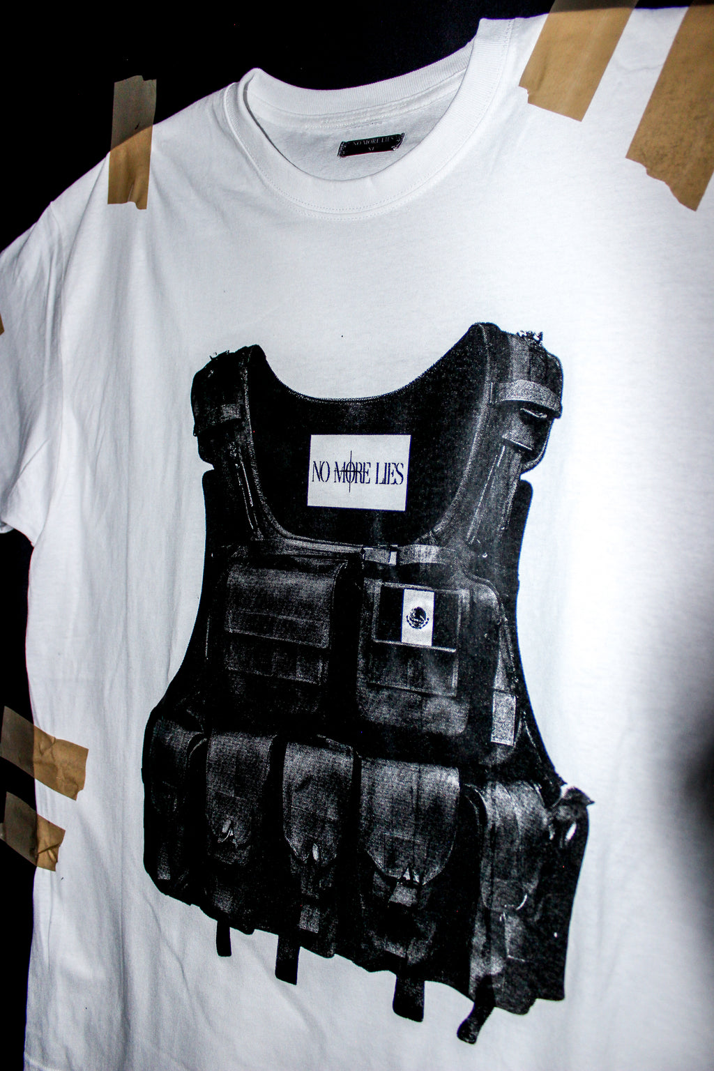 [ NML ARMY ] LADO "C" playera de manga corta en blanco con negro