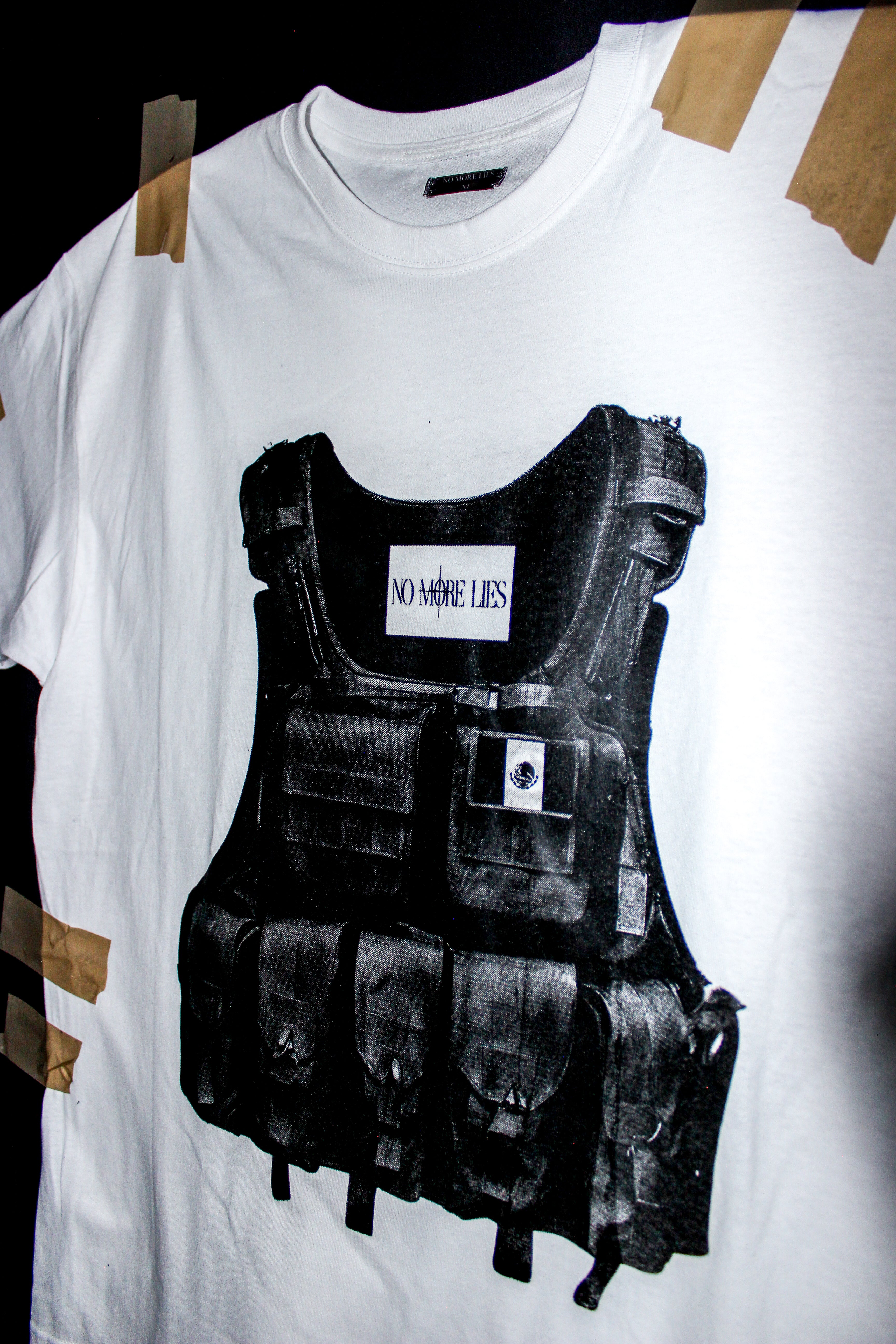 [ NML ARMY ] LADO "C" playera de manga corta en blanco con negro