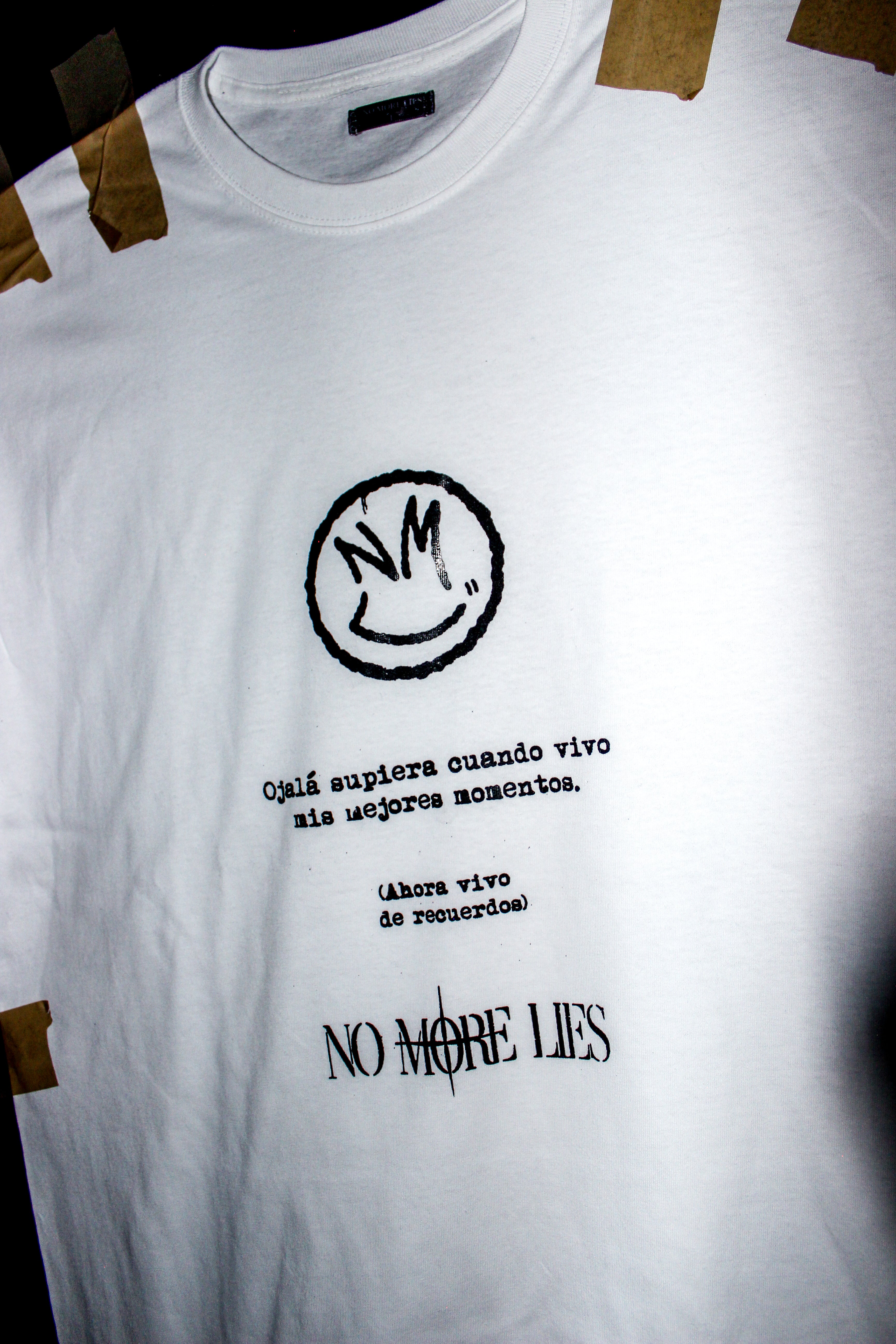 RECUERDOS " Playera de manga corta blanco con negro